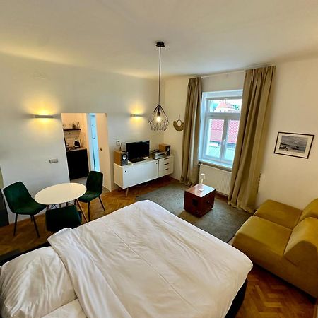 Modern Studio In The Heart Of The City 马里博尔 外观 照片